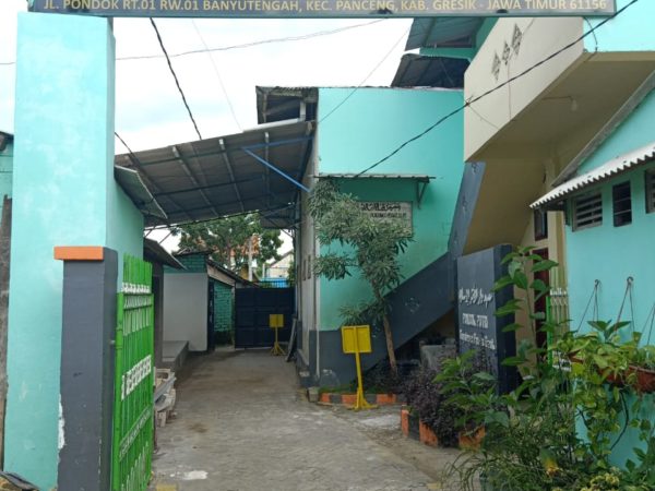 gerbang pondok putri